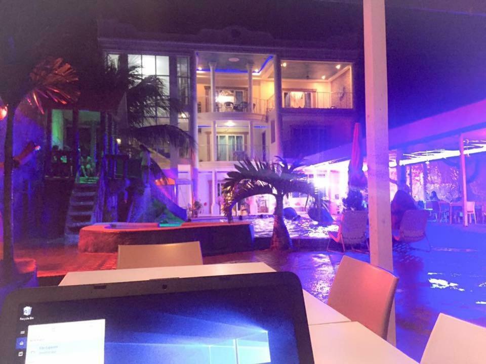 فندق Estrella Del Mar Toledo المظهر الخارجي الصورة